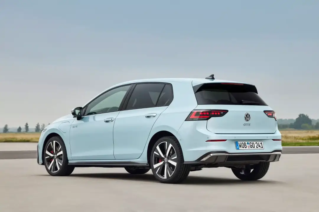 dimensioni volkswagen golf 8 