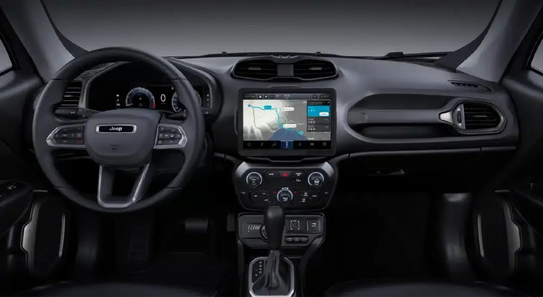 Jeep Renegade nuova interni infotainment