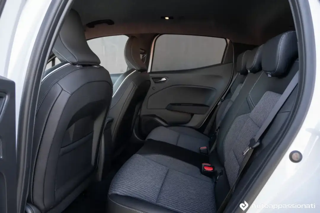 mitsubishi colt hybrid 2024 9