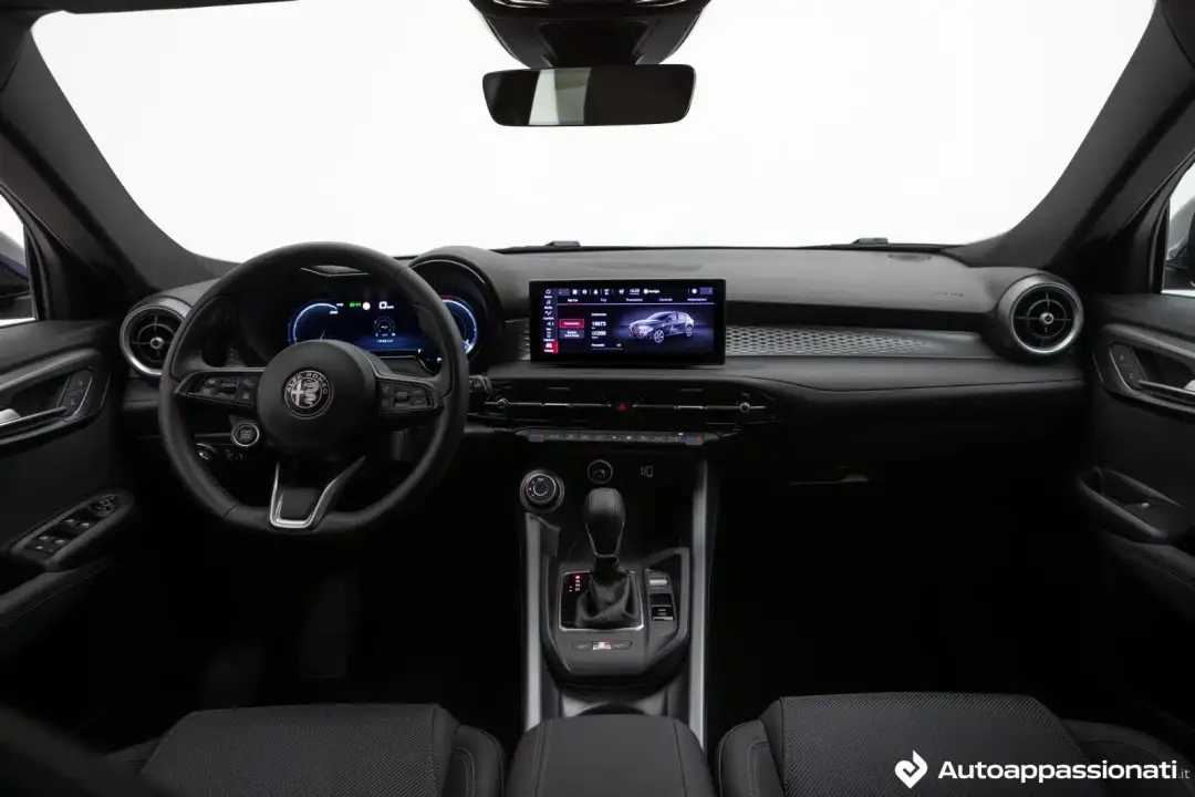 alfa romeo tonale interni