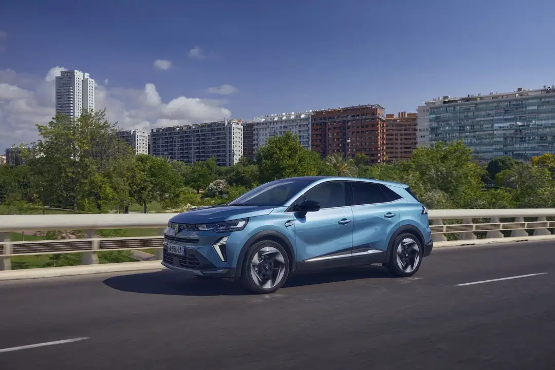 Renault Symbioz dinamica laterale tre quarti