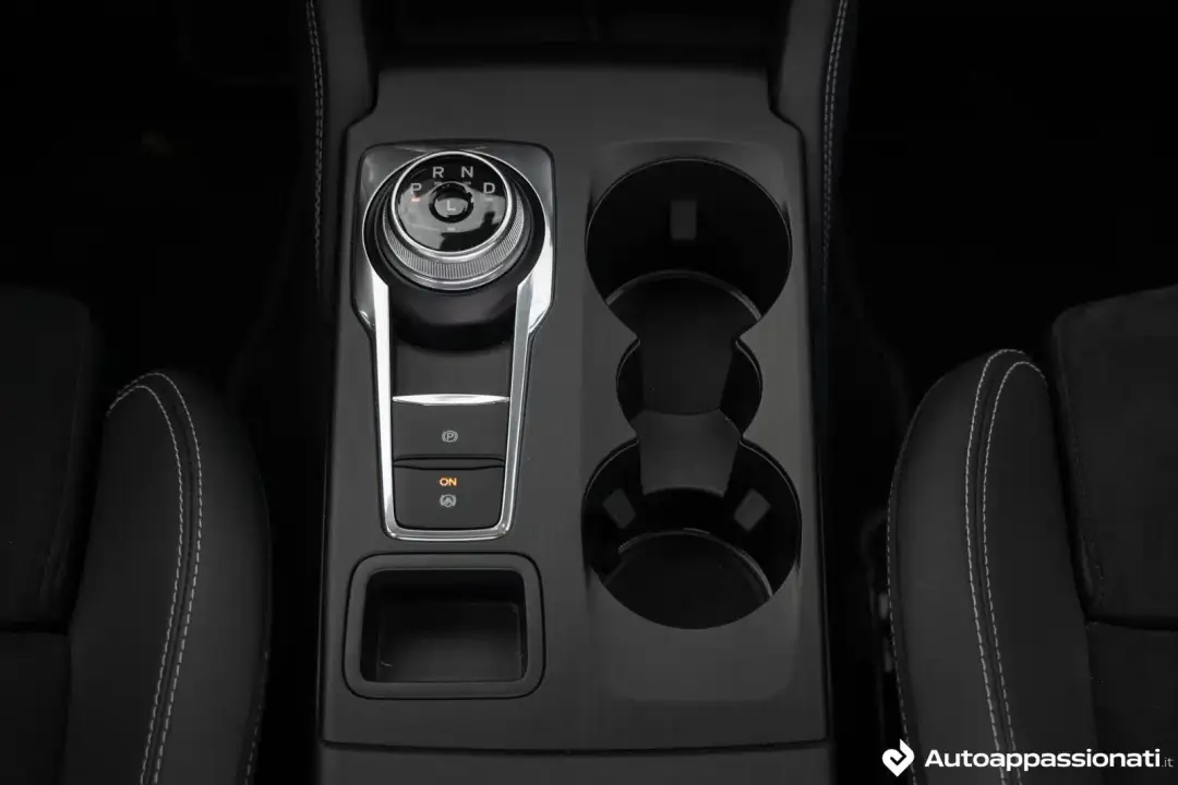 tunnel centrale ford kuga 2024