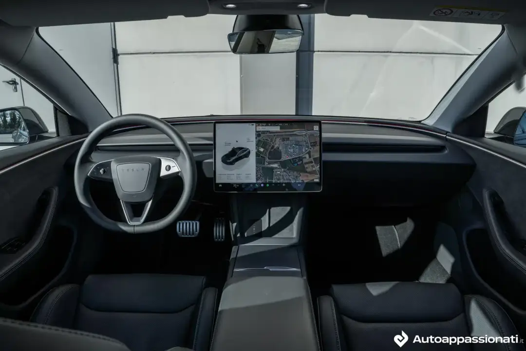 interni tesla model 3 performance