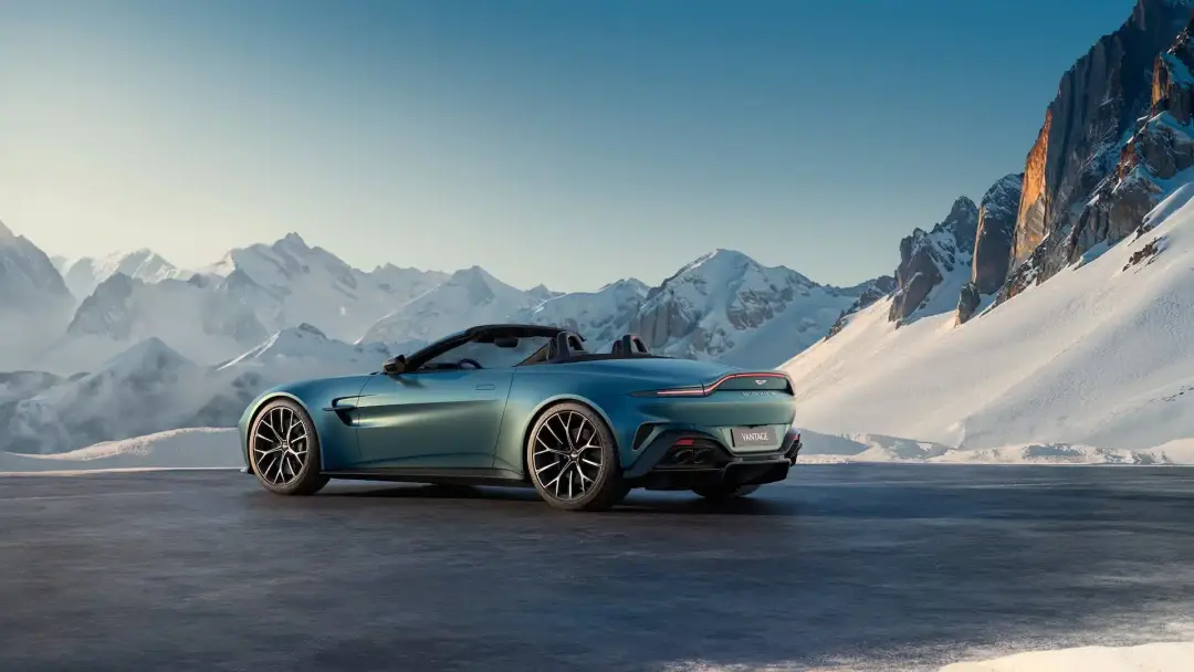 Aston Martin Vantage Roadster 2025 posteriore