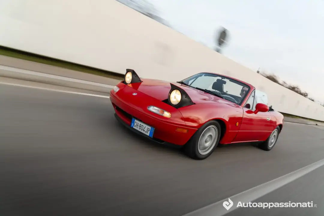 Mazda MX-5 NA 1.8 16v 1994 guida frontale tre quarti dinamicaE02407