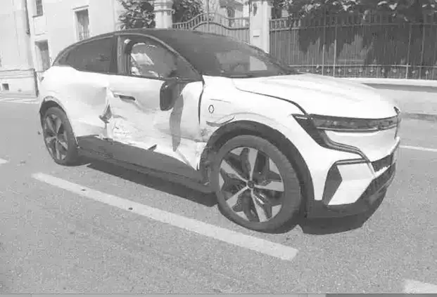 Renault Mégane E-Tech incidentata vaielettrico