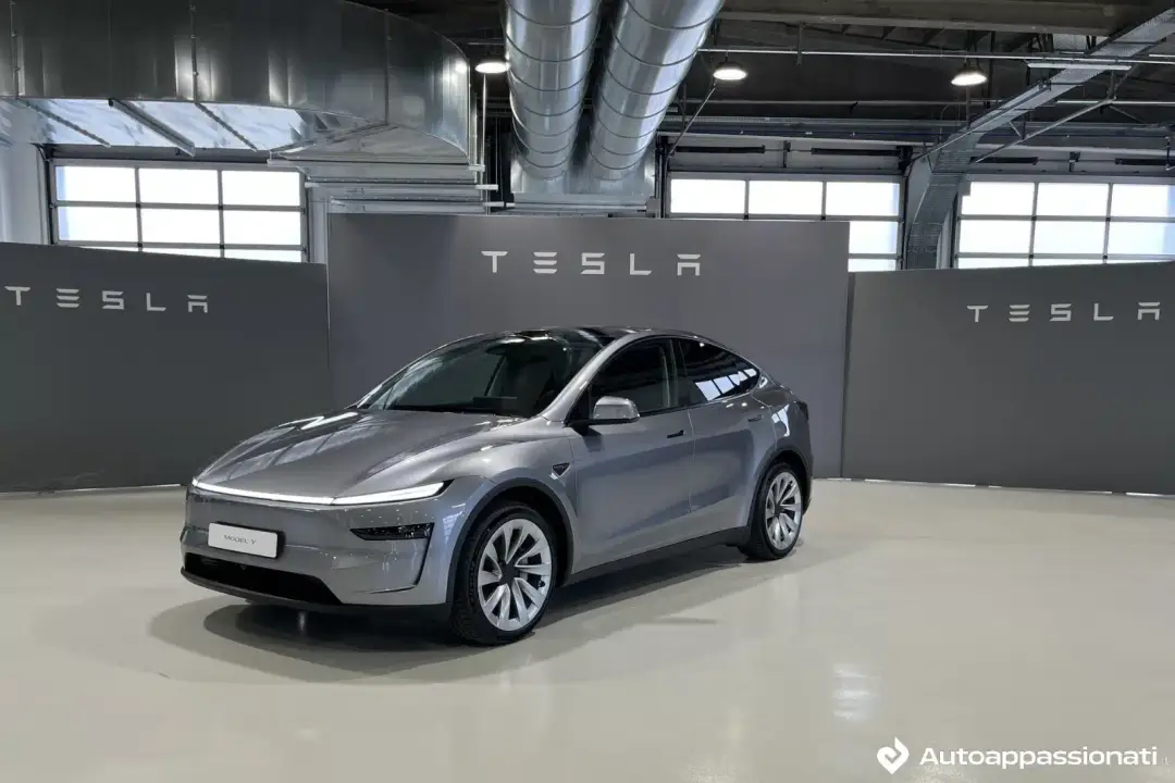 Tesla Model Y 2025