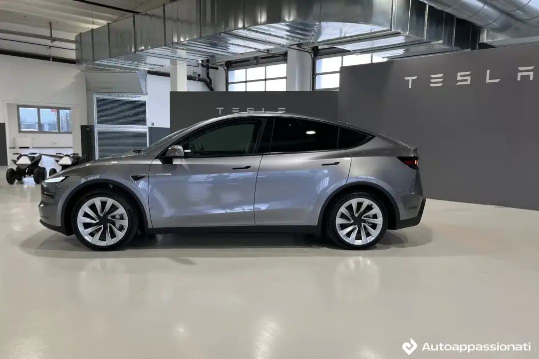 tesla model y dimensioni