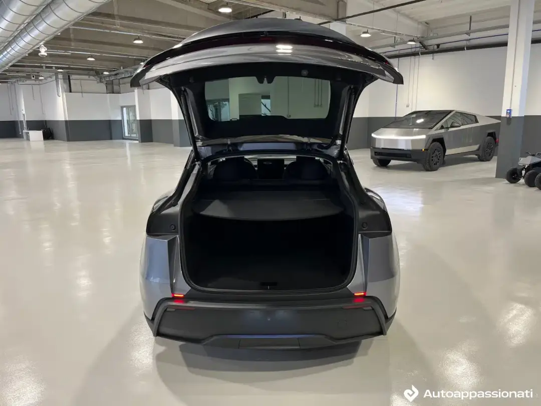 tesla model y 2025 09