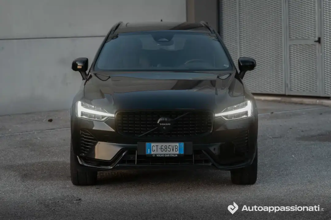 volvo xc60 plug-in ibrida t8 frontale thor hammer