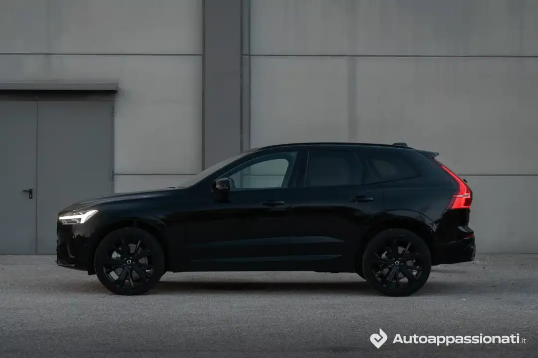 volvo xc60 ibrida laterale 