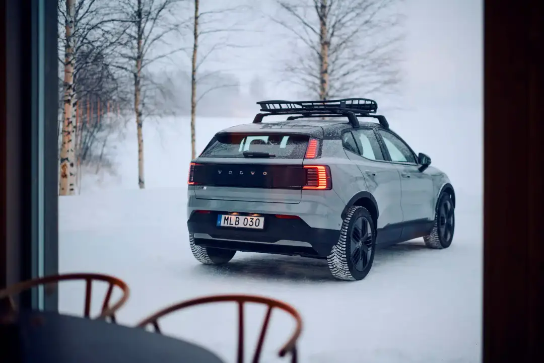 Volvo_EX30_Cross_Country_