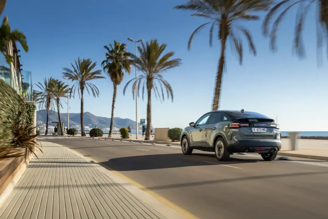 citroen c4 hybrid 2025