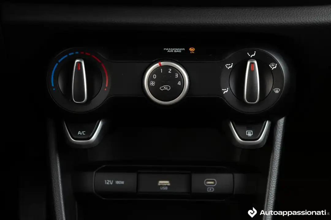 Kia Picanto 2025 1.0 MPI 20th anniversary Edition comandi climatizzatore