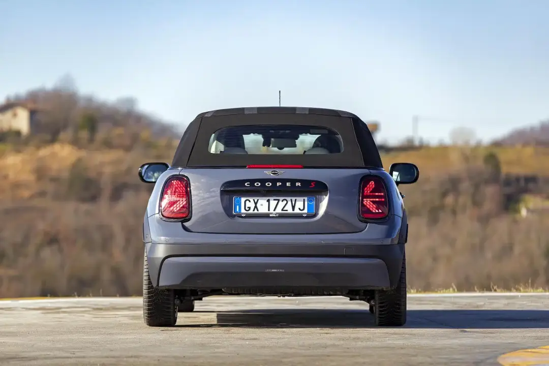 Mini Cooper Cabrio S 2025 posteriore