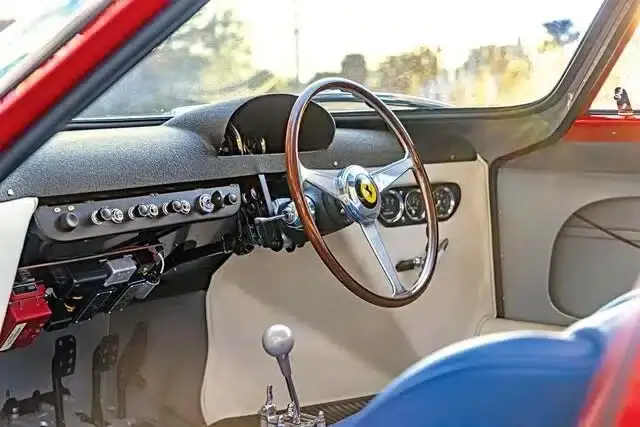 interni Ferrari 250 LM Palm Beach
