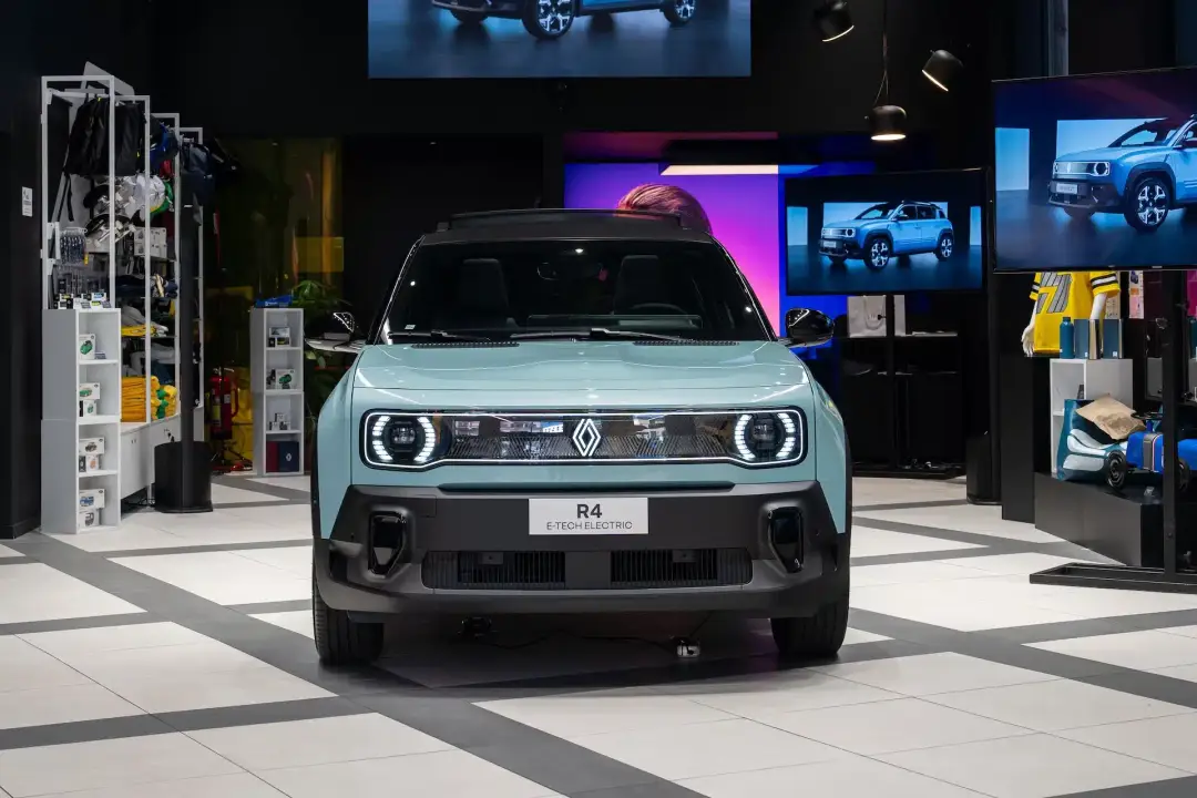 anteprima italiana r4 e tech electric 2