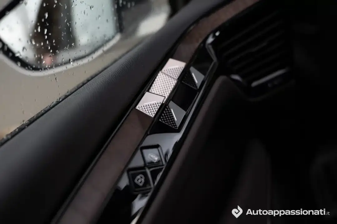 ds4 hybrid 2025 17