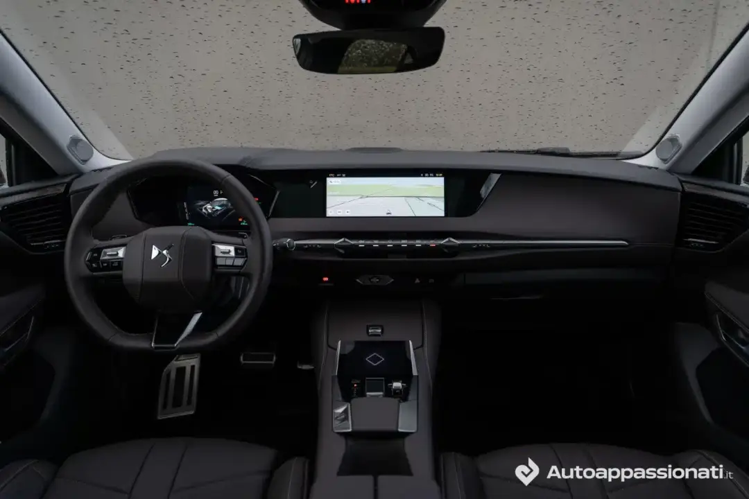interni ds 4 hybrid