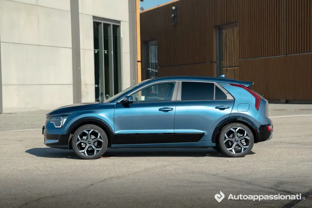 kia niro trifuel 2025 laterale piena
