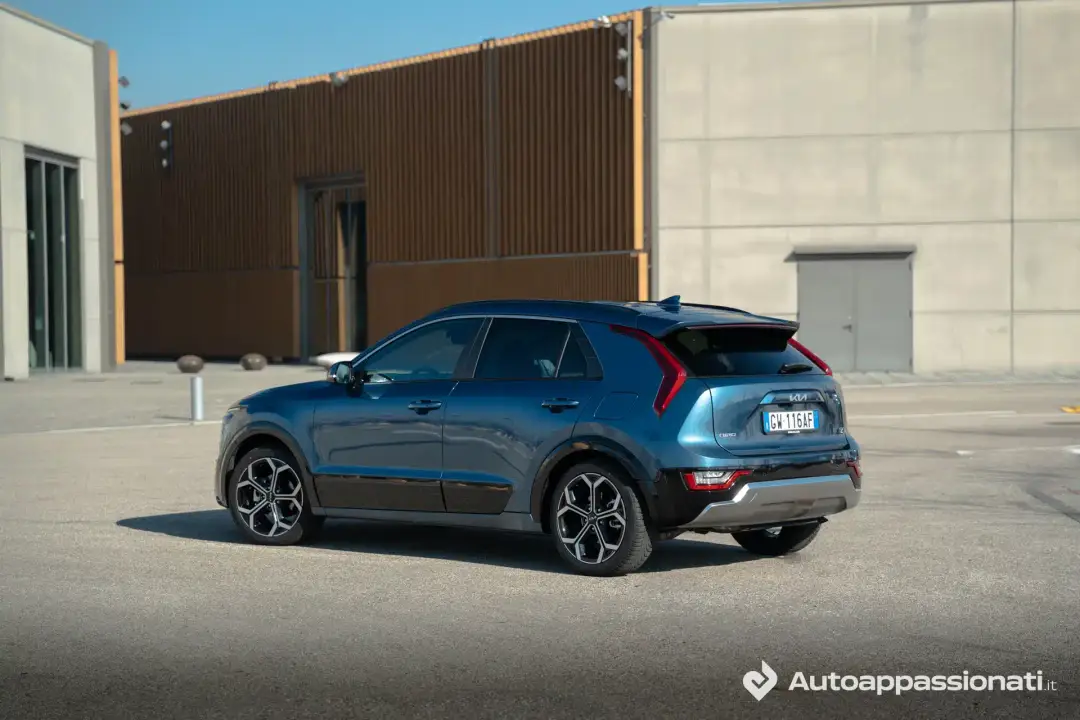 kia niro trifuel 2025 posteriore