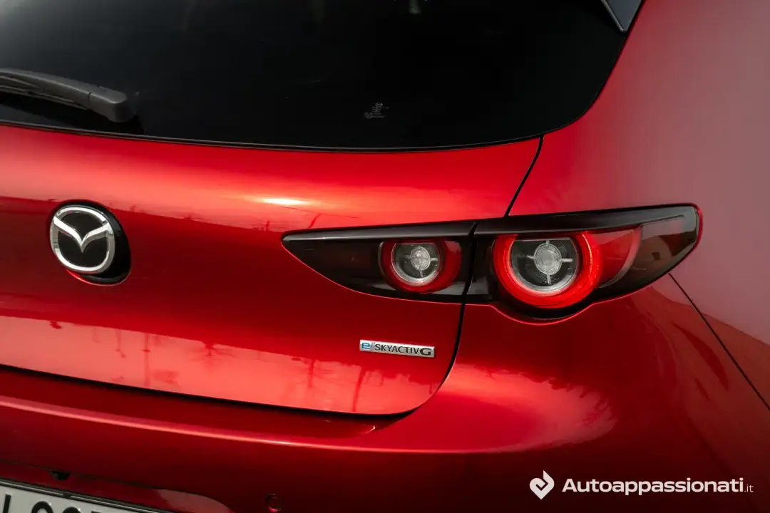 mazda 3 2025 25 faro posteriore