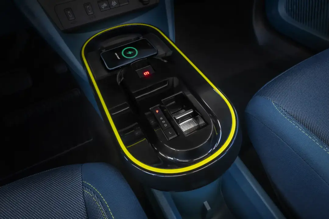 FIAT Grande Panda Hybrid interni tasto L