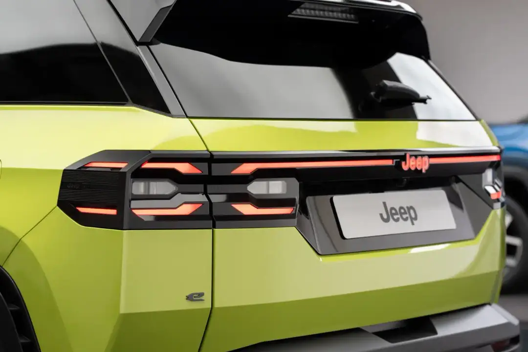 fari posteriori jeep compass 2025