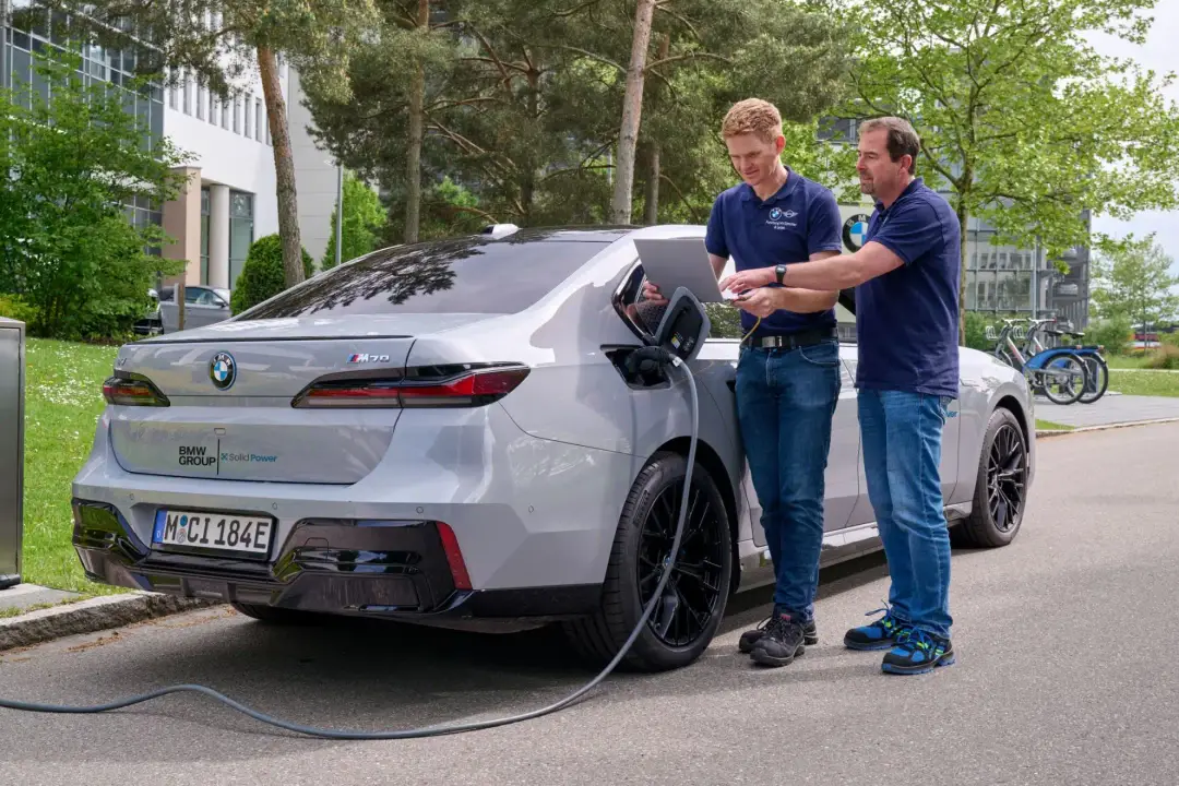 BMW i7