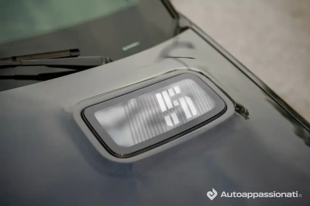 logo renault 5 e-tech illuminato