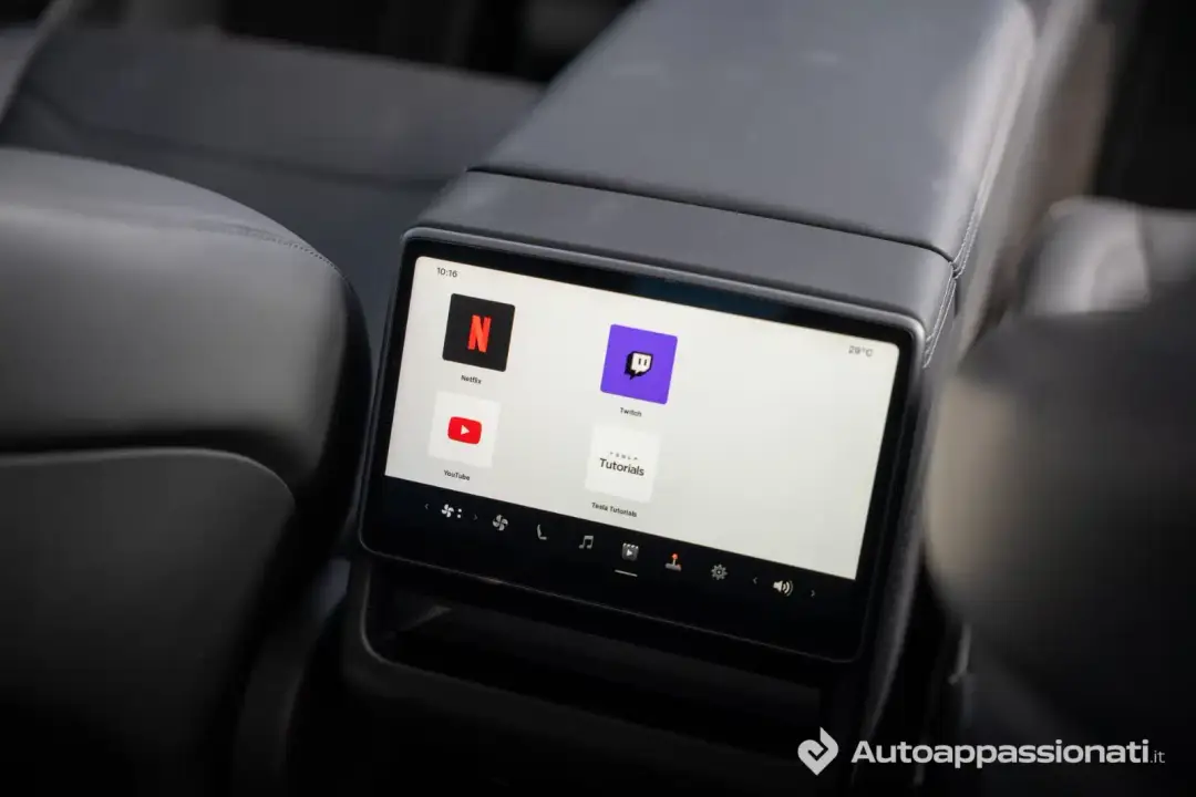 tesla model y 2025 19