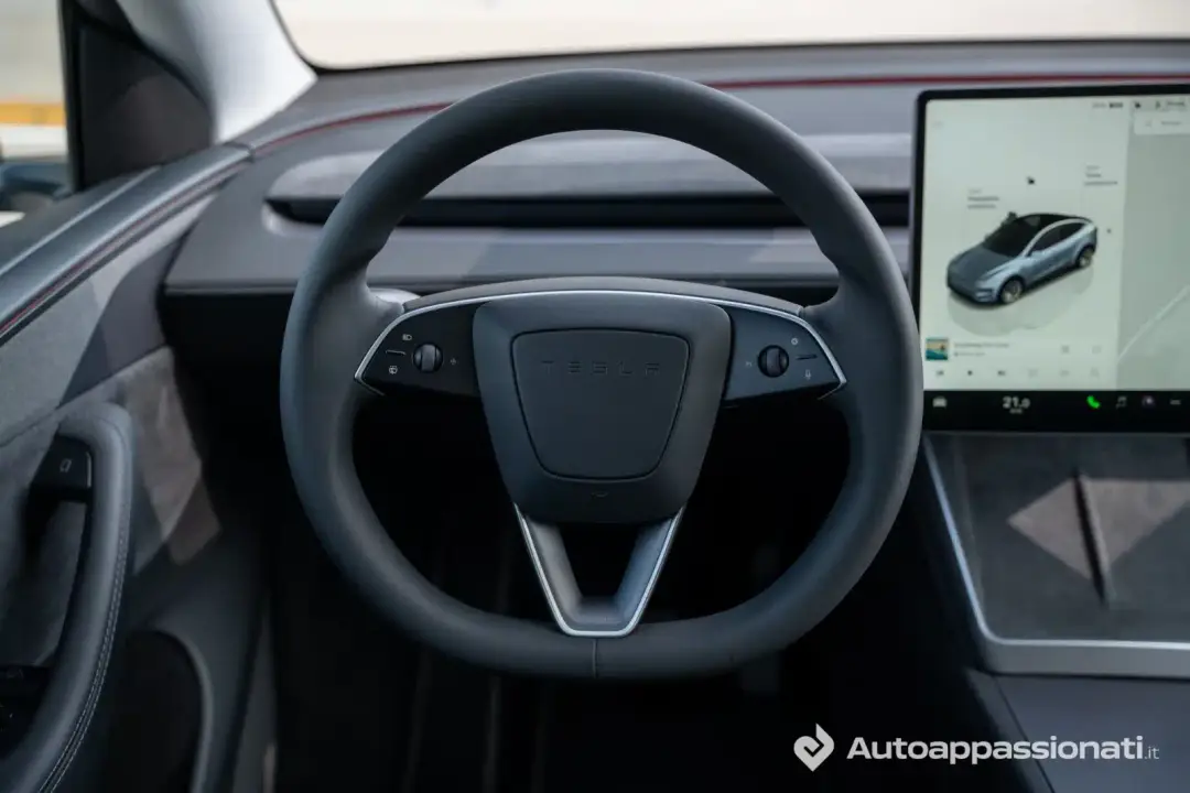tesla model y 2025 20
