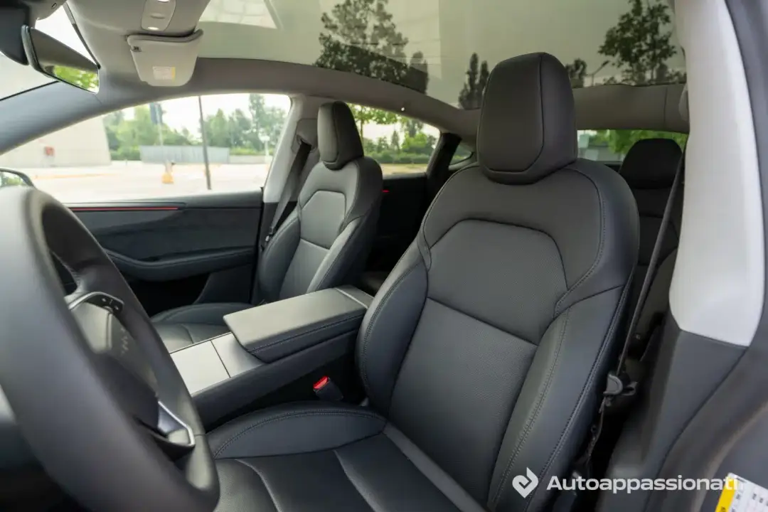 tesla model y 2025 22