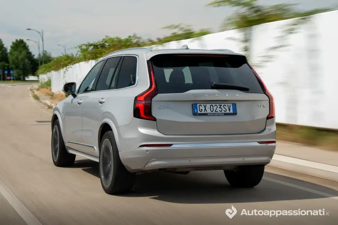 volvo xc90 t8 2025 03