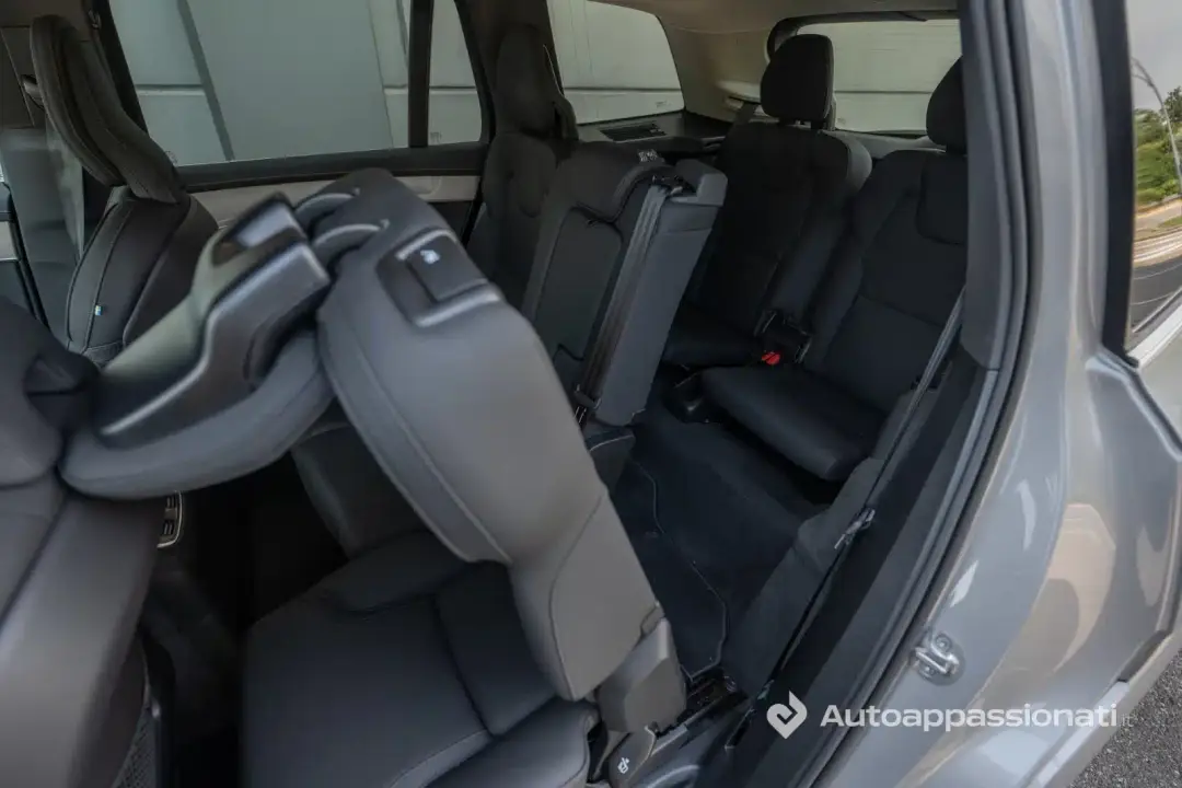 volvo xc90 t8 2025 29
