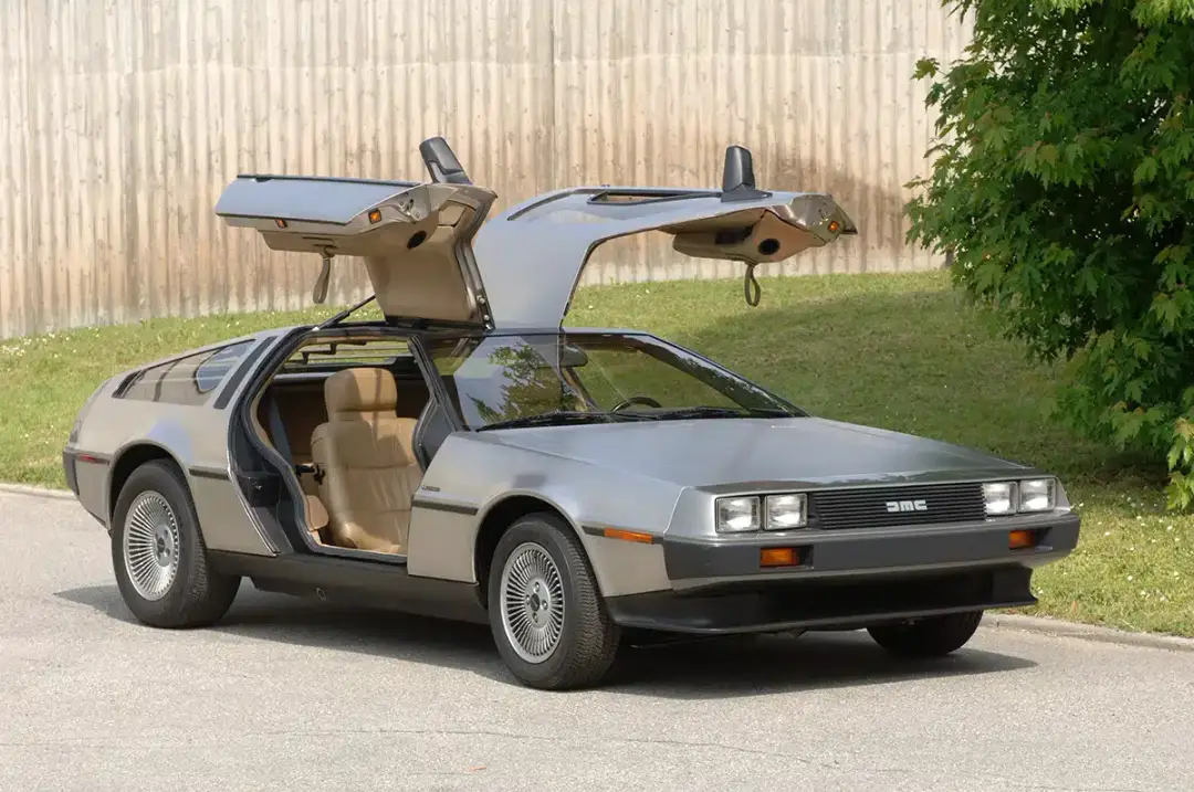 DMC 12 DeLorean 1