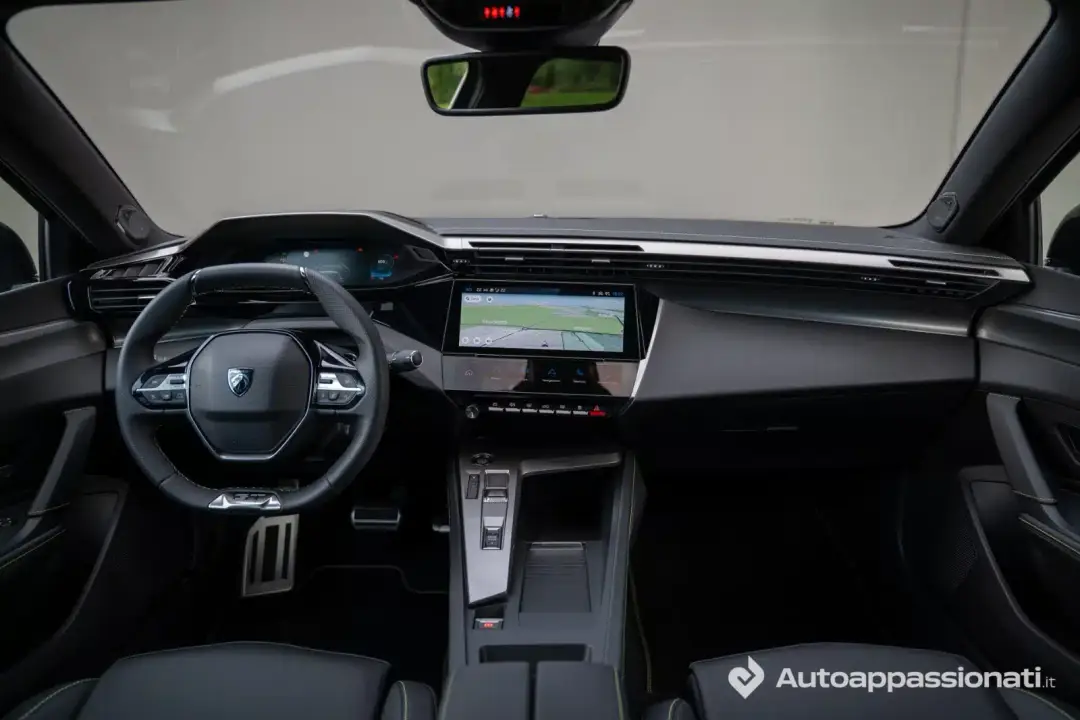 interni peugeot e-408