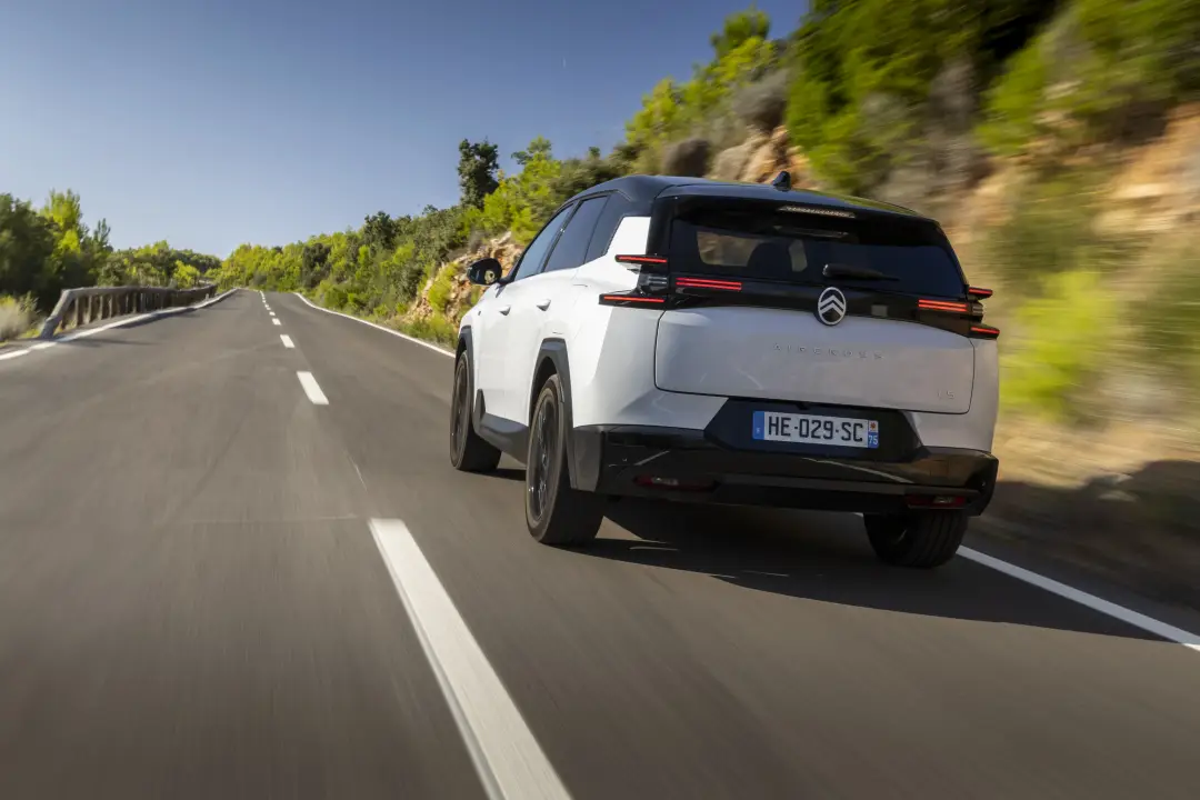 citroen c5 aircross 2026 dinamica posteriore