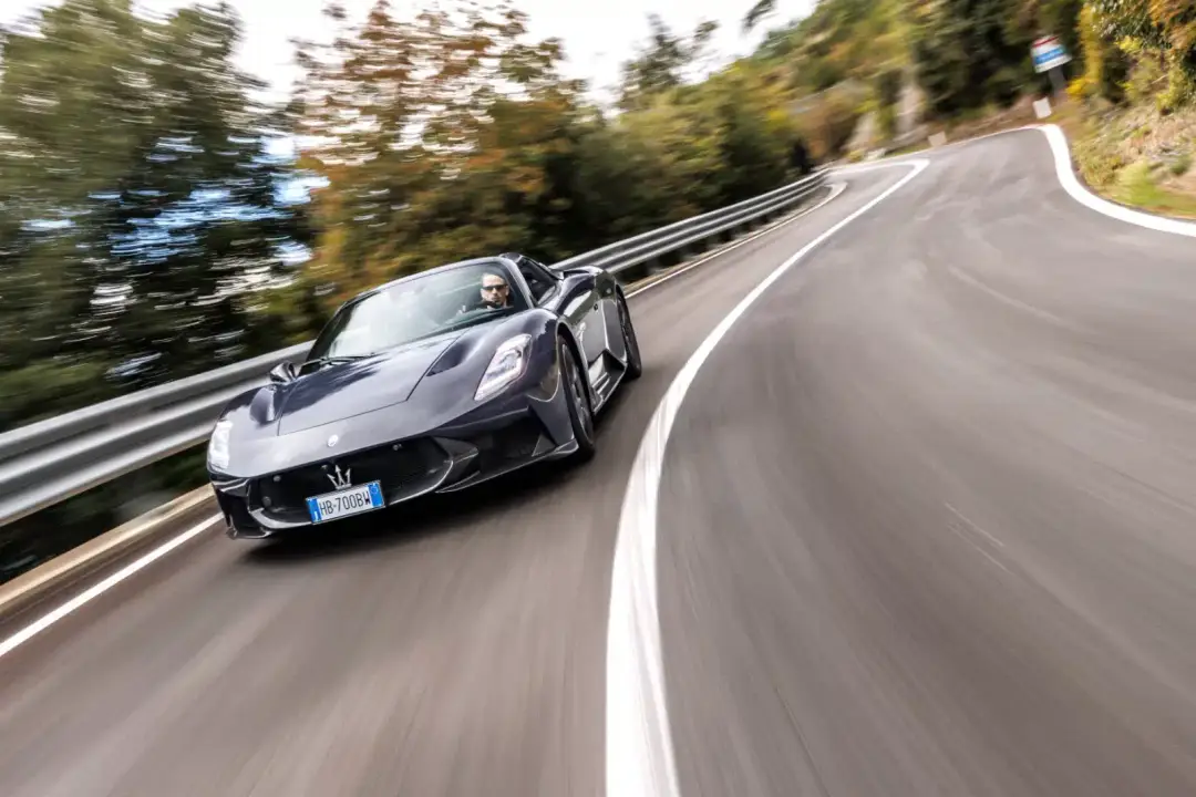 maserati mcpura cielo dinamica