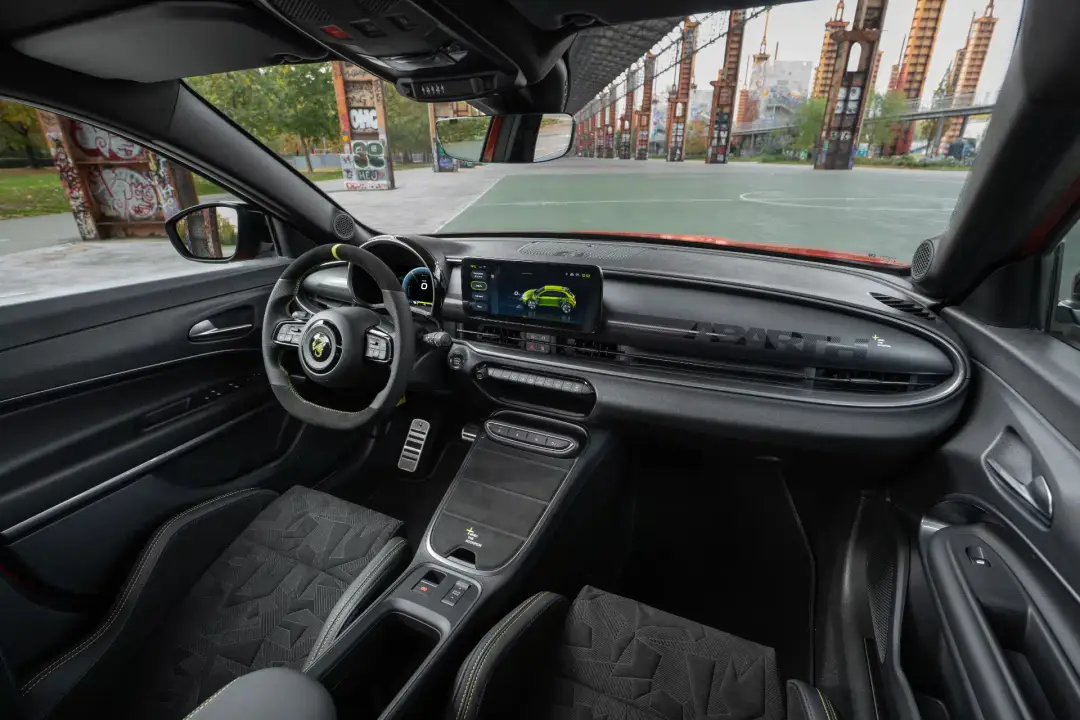 Abarth600eCompetizioneEdizioneMilanoCortina2026 interni