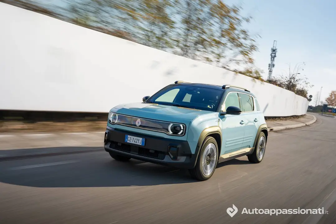 Renault 4 e-tech dinamica anteriore