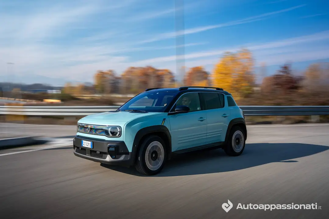 Renault 4 e-tech dinamica laterale