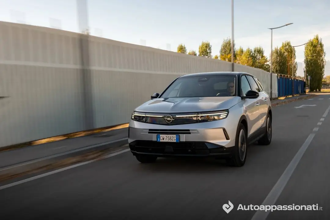 Opel Grandland Hybrid_04