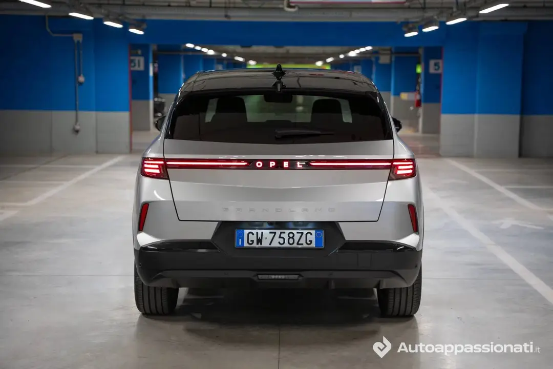 Opel Grandland Hybrid_11