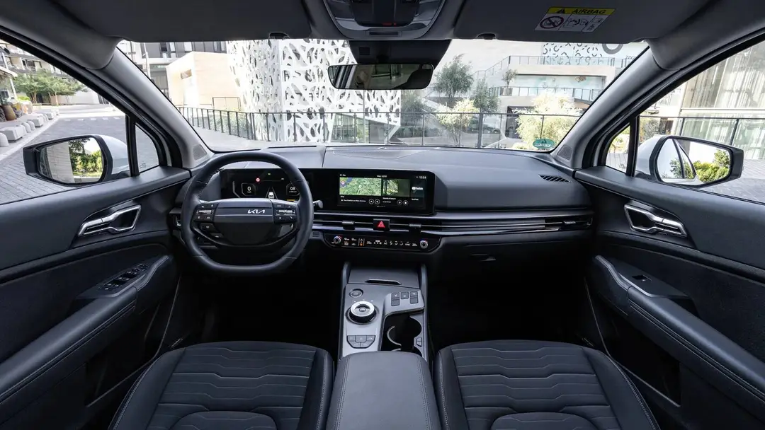 kia-new-sportage-baseline-my26-deluxe-white-interior-digital-1920x1080-001