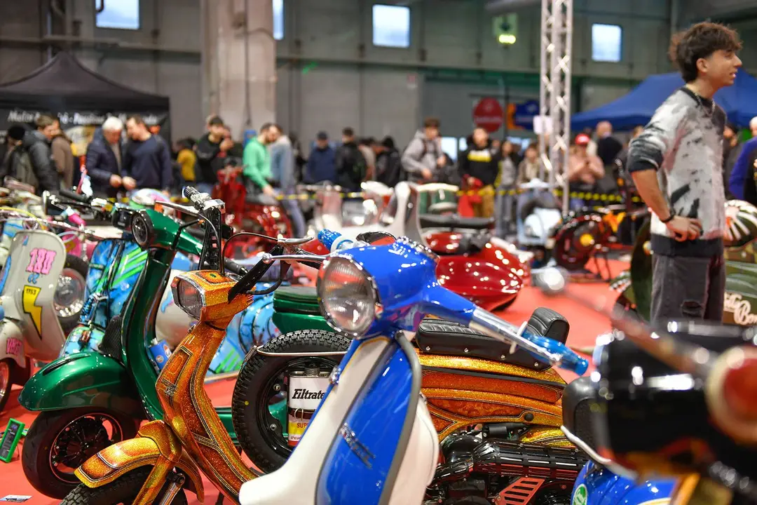 motorini custom in esposizione a motor bike expo a verona