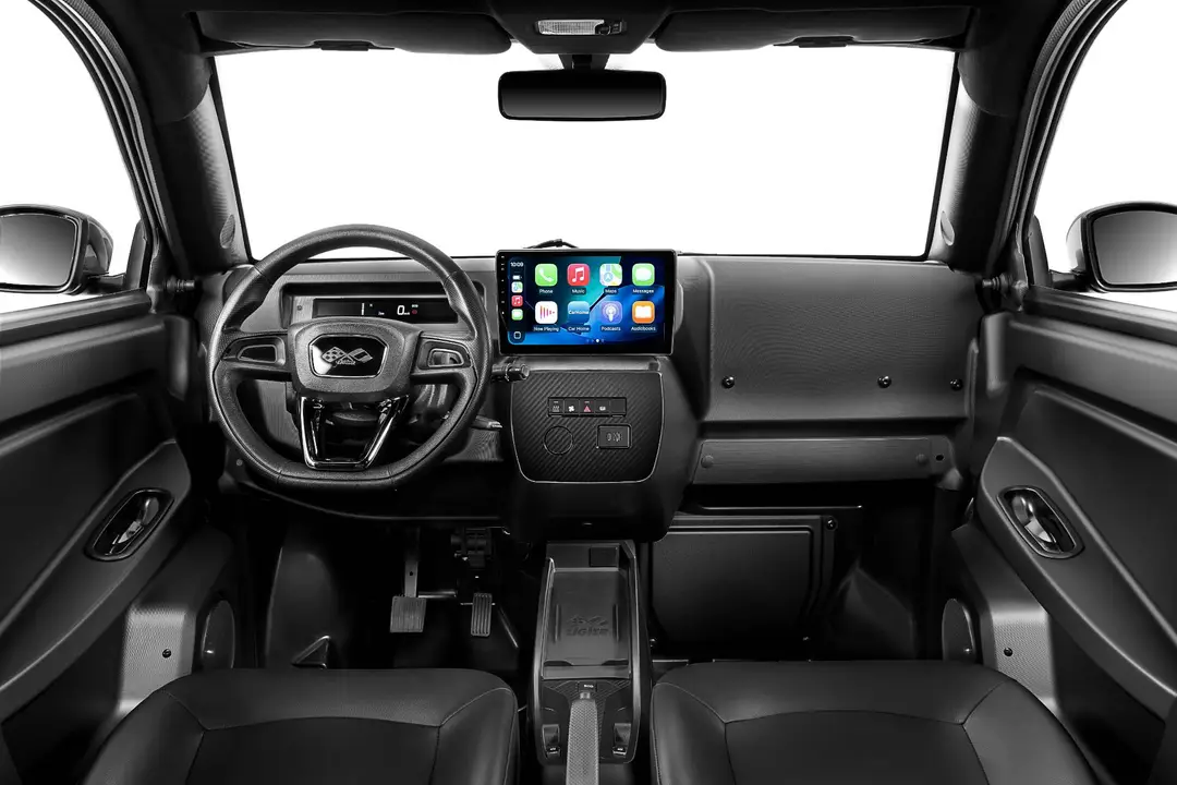 Myli LAB_Intense Black_EV8_Dashboard_CarPlay_No Phone