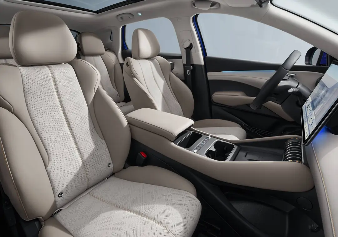interni della byd atto 3 evo sedili anteriori in colore beige