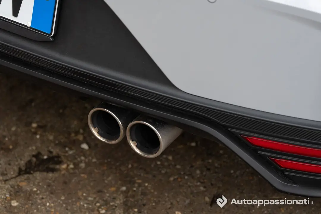 Il doppio terminale di scarico della Hyundai i20 N Line carbon