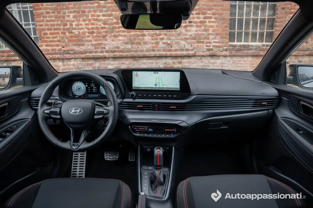 L'abitacolo della Hyundai i20 N Line Carbon